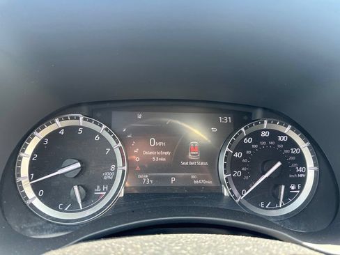 Used 2022 Toyota Highlander XLE AWD/4WD image 12