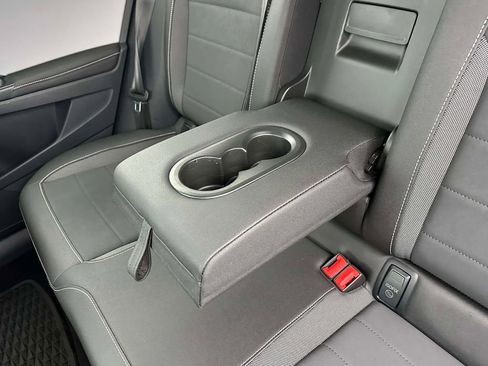 Used 2024 Volkswagen Taos SE image 23