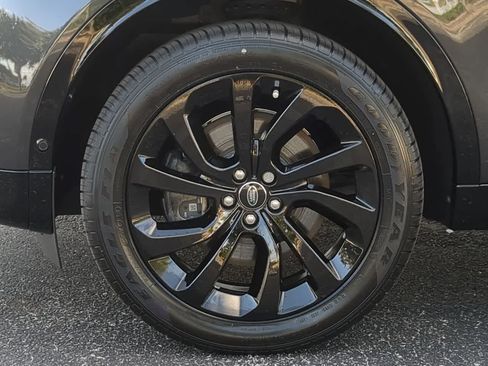 Used 2025 Land Rover Discovery Sport Dynamic SE image 13