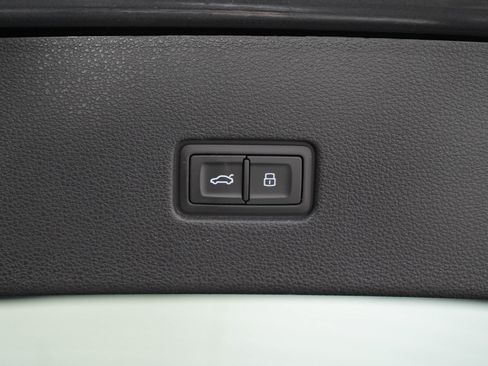 Used 2019 Audi Q8 Premium Plus w/ Premium Plus AWD/4WD image 17