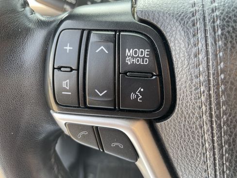 Used 2019 Toyota Highlander Limited Platinum AWD/4WD image 16