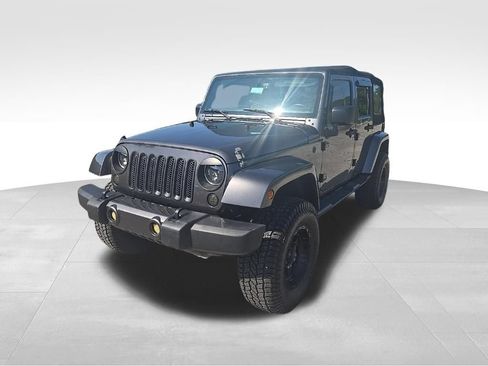 Used 2016 Jeep Wrangler Unlimited Sahara w/ Connectivity Group AWD/4WD image 9