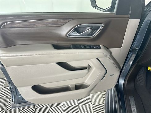 Used 2021 Chevrolet Suburban LT image 24