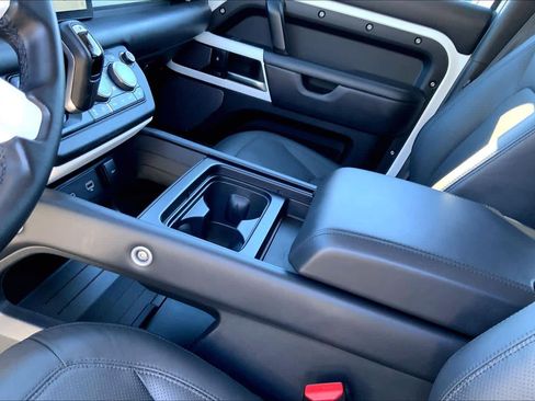 Used 2023 Land Rover Defender 110 SE image 15