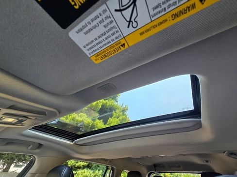 Used 2020 Toyota Highlander XLE AWD/4WD image 39