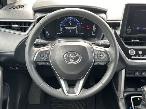 Used 2024 Toyota Corolla Cross XLE FWD image 12