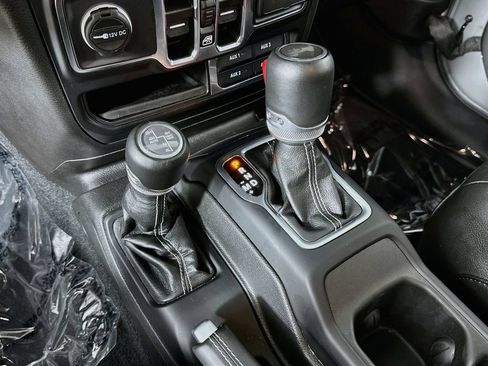 Used 2023 Jeep Wrangler Unlimited Sahara AWD/4WD image 21
