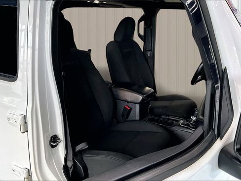 Used 2019 Jeep Wrangler Unlimited Sahara w/ Uconnect 4C Nav & Sound Group AWD/4WD image 27