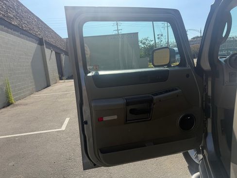 Used 2003 HUMMER H2 w/ Preferred Equipment Group AWD/4WD image 11