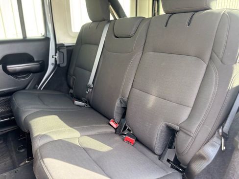 Used 2021 Jeep Wrangler Unlimited Sport image 19