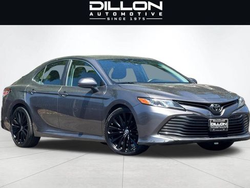 Used 2019 Toyota Camry LE FWD image 1
