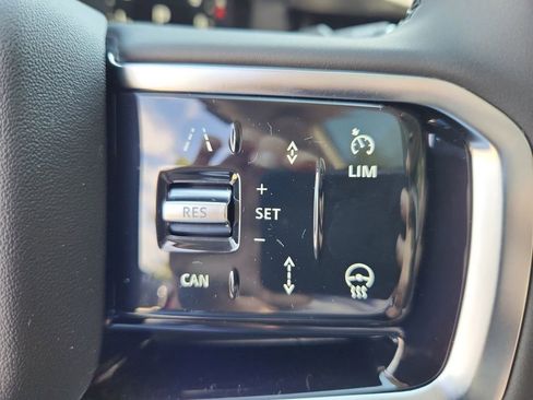 Used 2025 Land Rover Discovery Sport S image 20