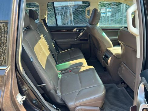 Used 2018 Lexus GX 460 Luxury AWD/4WD image 17