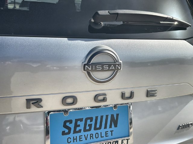 Used 2025 Nissan Rogue SV AWD/4WD image 30