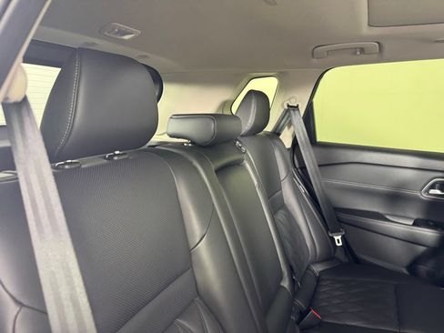 Used 2025 Nissan Rogue Platinum AWD/4WD image 33