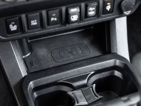 Used 2019 Toyota Tacoma TRD Sport w/ Technology Package image 35