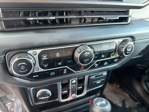 Used 2025 Jeep Wrangler Unlimited Sahara w/ Safety Group AWD/4WD image 18