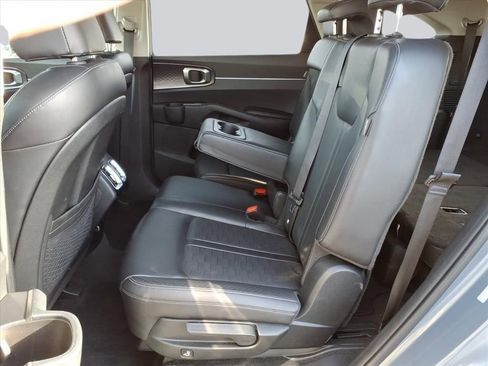 Used 2024 Kia Sorento S image 19