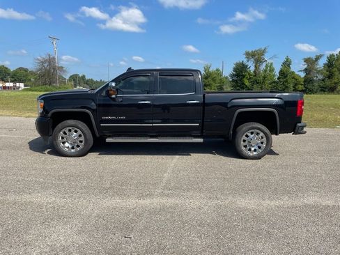Used 2019 GMC Sierra 2500 Denali AWD/4WD image 2