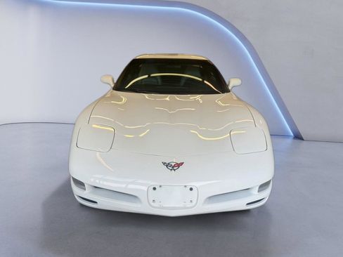 Used 1998 Chevrolet Corvette Coupe w/ Memory Pkg RWD image 2