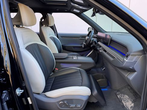 Used 2024 Kia EV9 GT-Line image 16