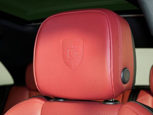 New 2026 Porsche Macan image 18