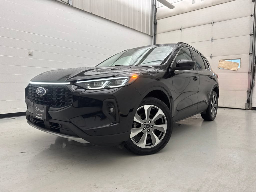 Used 2024 Ford Escape Platinum AWD/4WD image 3