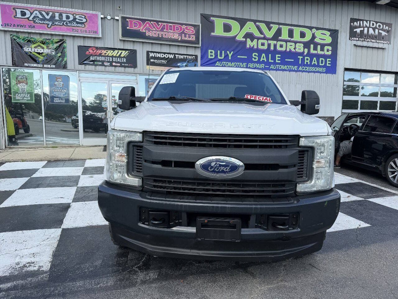 Used 2017 Ford F250 XL w/ Power Equipment Group AWD/4WD image 3