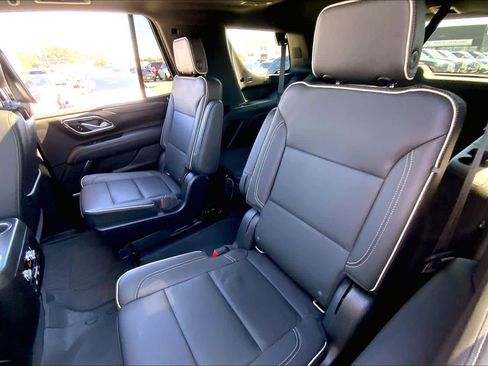 Used 2021 GMC Yukon SLT w/ Rear Media and Nav Package image 21