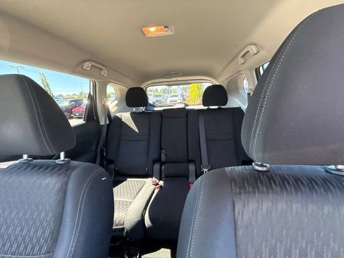 Used 2017 Nissan Rogue SV AWD/4WD image 10