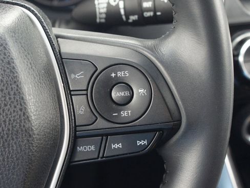 Used 2023 Toyota Venza LE AWD/4WD image 9