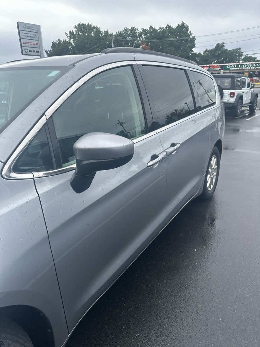 Used 2021 Chrysler Voyager Lxi FWD image 2