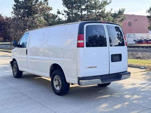 Used 2019 Chevrolet Express 2500 w/ Driver Convenience Package image 3