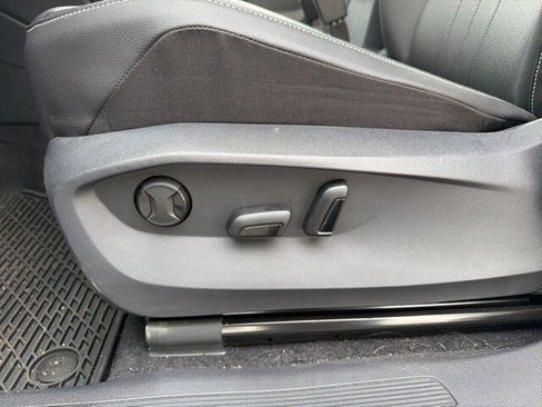 Used 2024 Volkswagen Tiguan SE image 22