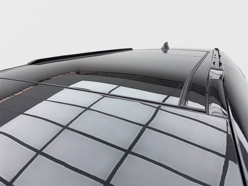 Used 2024 Land Rover Defender 90 S image 9