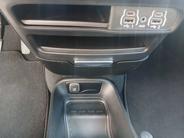 Used 2025 Chrysler Pacifica Select FWD image 39