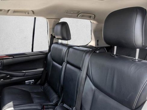 Used 2013 Lexus LX 570 4WD w/ Luxury Pkg image 22