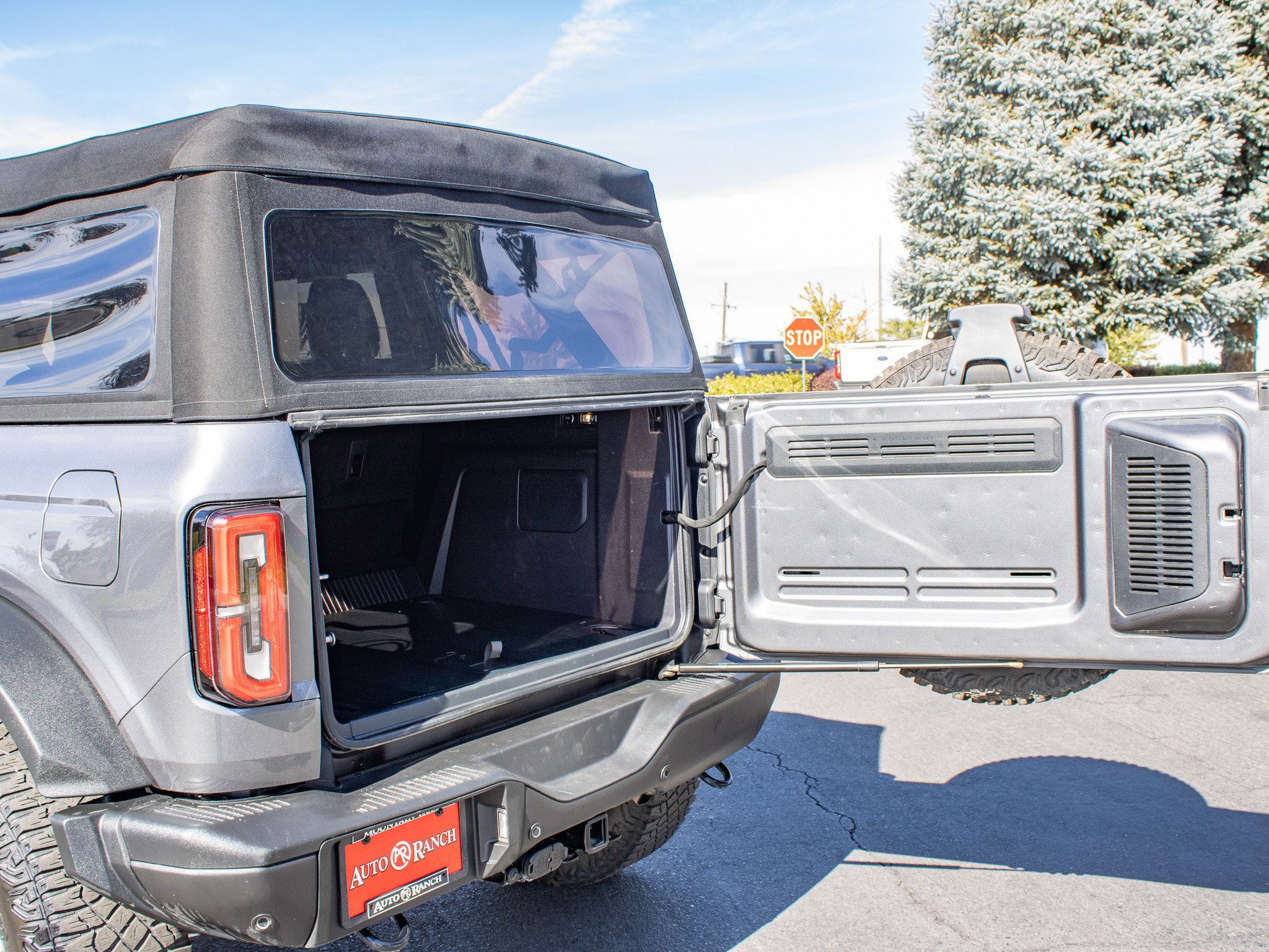 Used 2023 Ford Bronco Badlands w/ Sasquatch Package AWD/4WD image 9