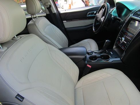Used 2017 Ford Explorer Platinum AWD/4WD image 5