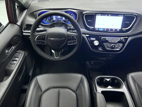 New 2026 Chrysler Pacifica Select image 13