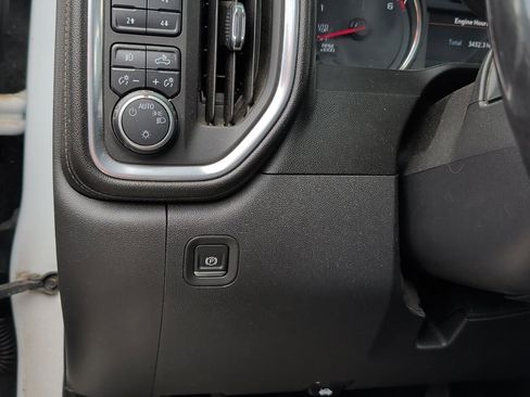 Used 2019 Chevrolet Silverado 1500 LT Trail Boss AWD/4WD image 7