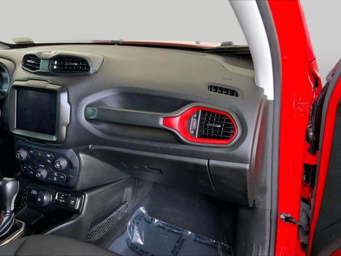 Used 2022 Jeep Renegade Latitude w/ Convenience Group AWD/4WD image 19