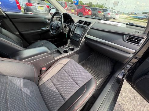 Used 2015 Toyota Camry SE w/ Moonroof Package FWD image 22