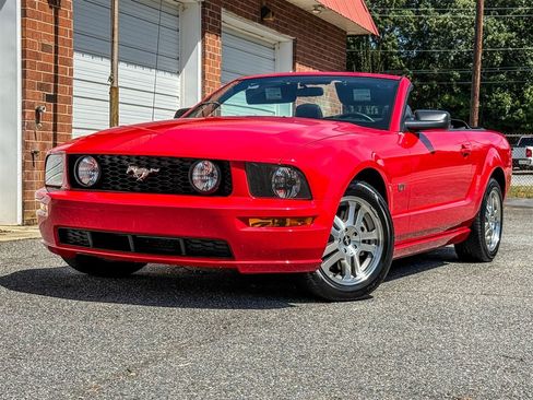 Used 2006 Ford Mustang GT RWD image 9
