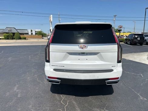 Used 2021 Cadillac Escalade Premium Luxury w/ LPO, Illumination Package AWD/4WD image 20