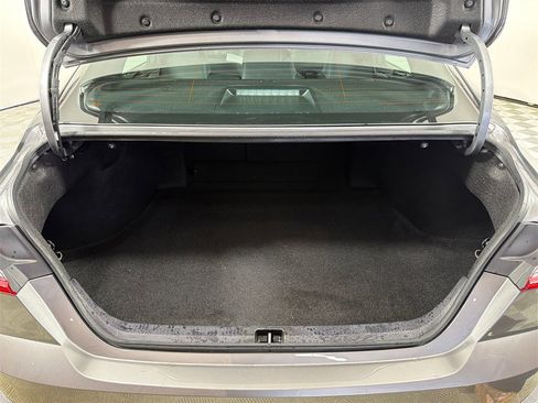 Used 2025 Toyota Camry SE image 18