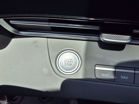 Certified 2024 Hyundai Elantra Blue FWD image 29