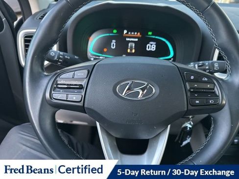 Used 2023 Hyundai Venue SEL image 19