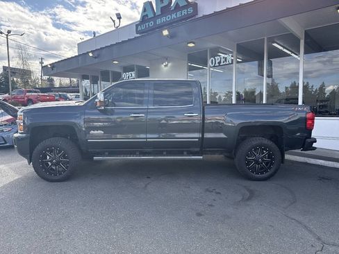 Used 2018 Chevrolet Silverado 2500 High Country image 3
