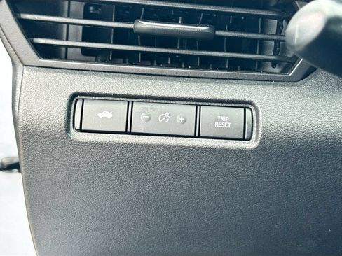Used 2025 Nissan Altima 2.5 SR FWD image 10
